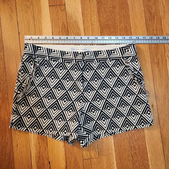 Trina Turk Black & White Flat Front Geometric Pattern Shorts, Sz 4 - Picture 7 of 8